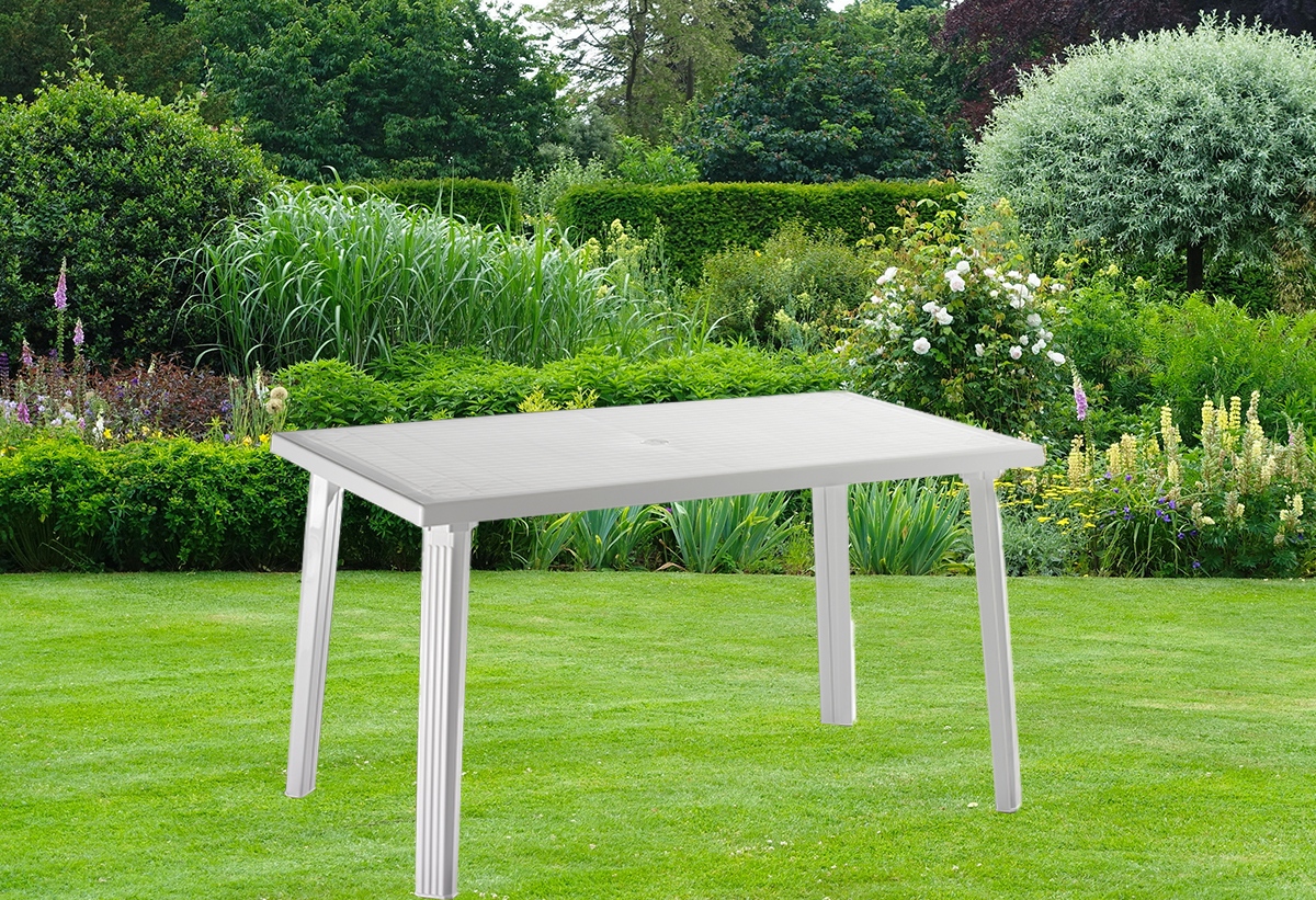 Το τραπέζι σε έναν κήπο